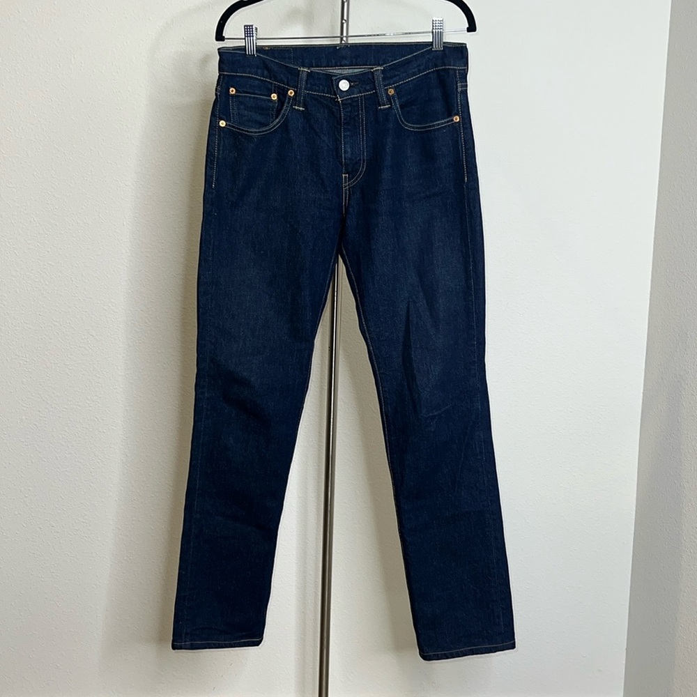 🔹 Levi’s 511 Dark Wash Jeans
